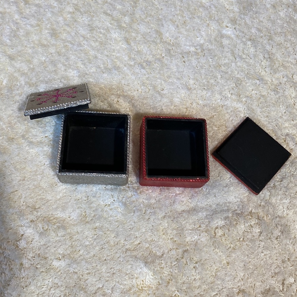 Two Small Festive Boxes - Picture 2 of 4